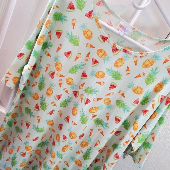 LulaRoe Tropical Tee - Picture 6 of 13